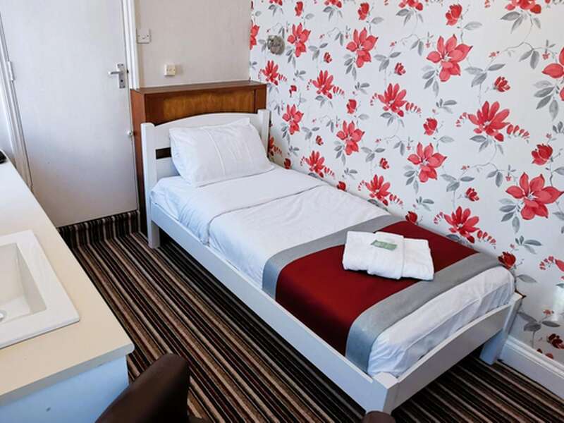 Single En-suite Room (inc. Breakfast)